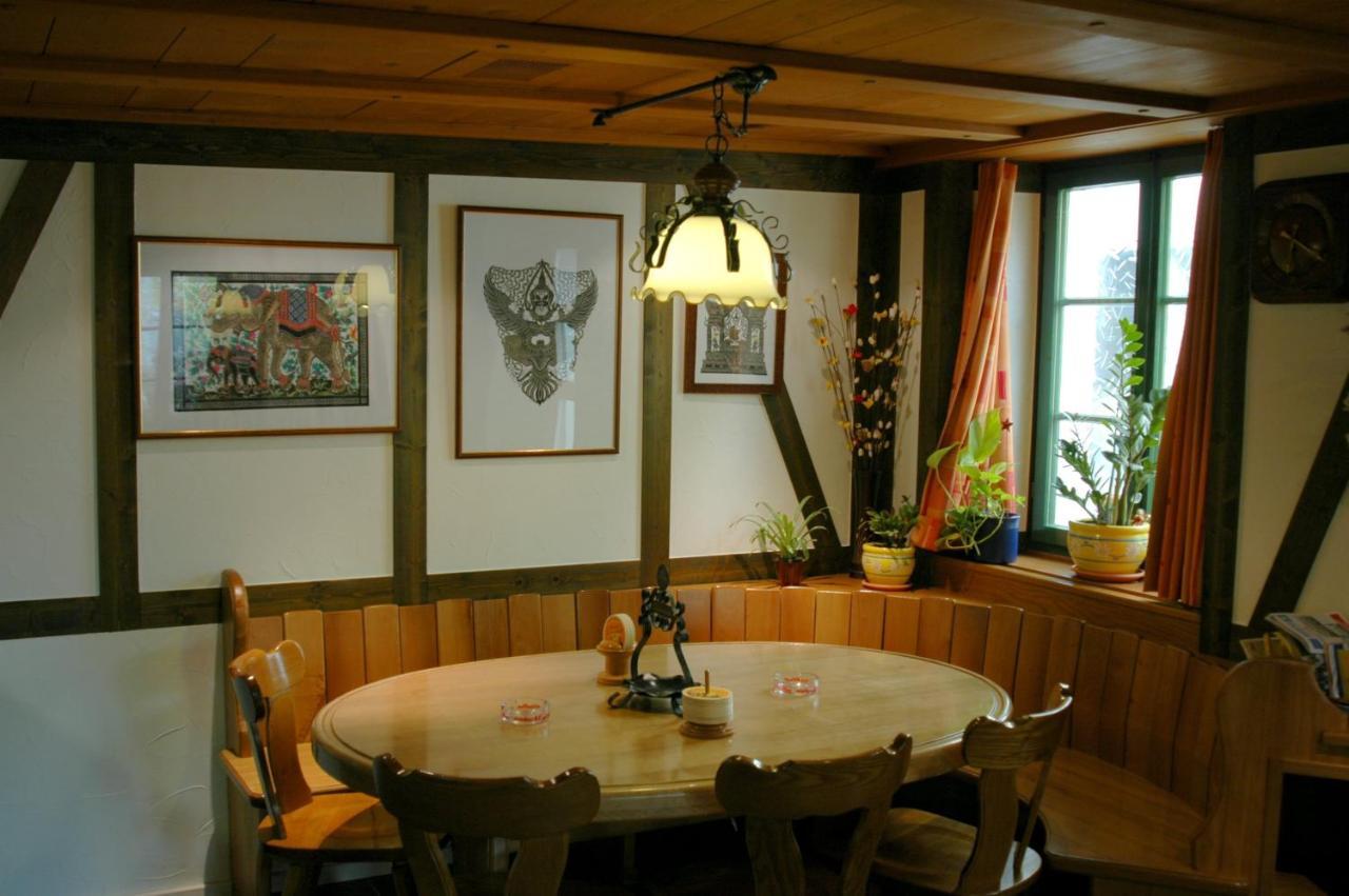 פלולן Gasthaus Zur Rose מראה חיצוני תמונה